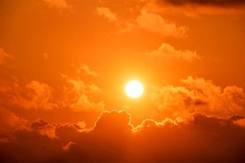 中国冷极地区现41℃高温奇观 气象局紧急回应解读极端天气现象