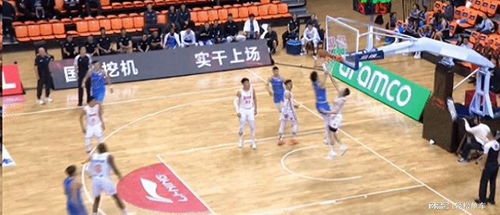 杨瀚森NBA首秀惊艳全场，数据栏填满荣耀时刻
